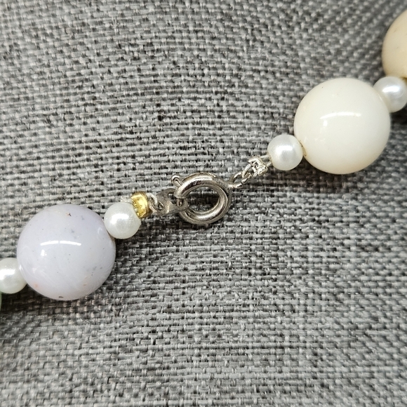 VINTAGE Speckled Pastel Plastic Beaded Bead Necklace & Bracelet Set - Picture 2 of 6